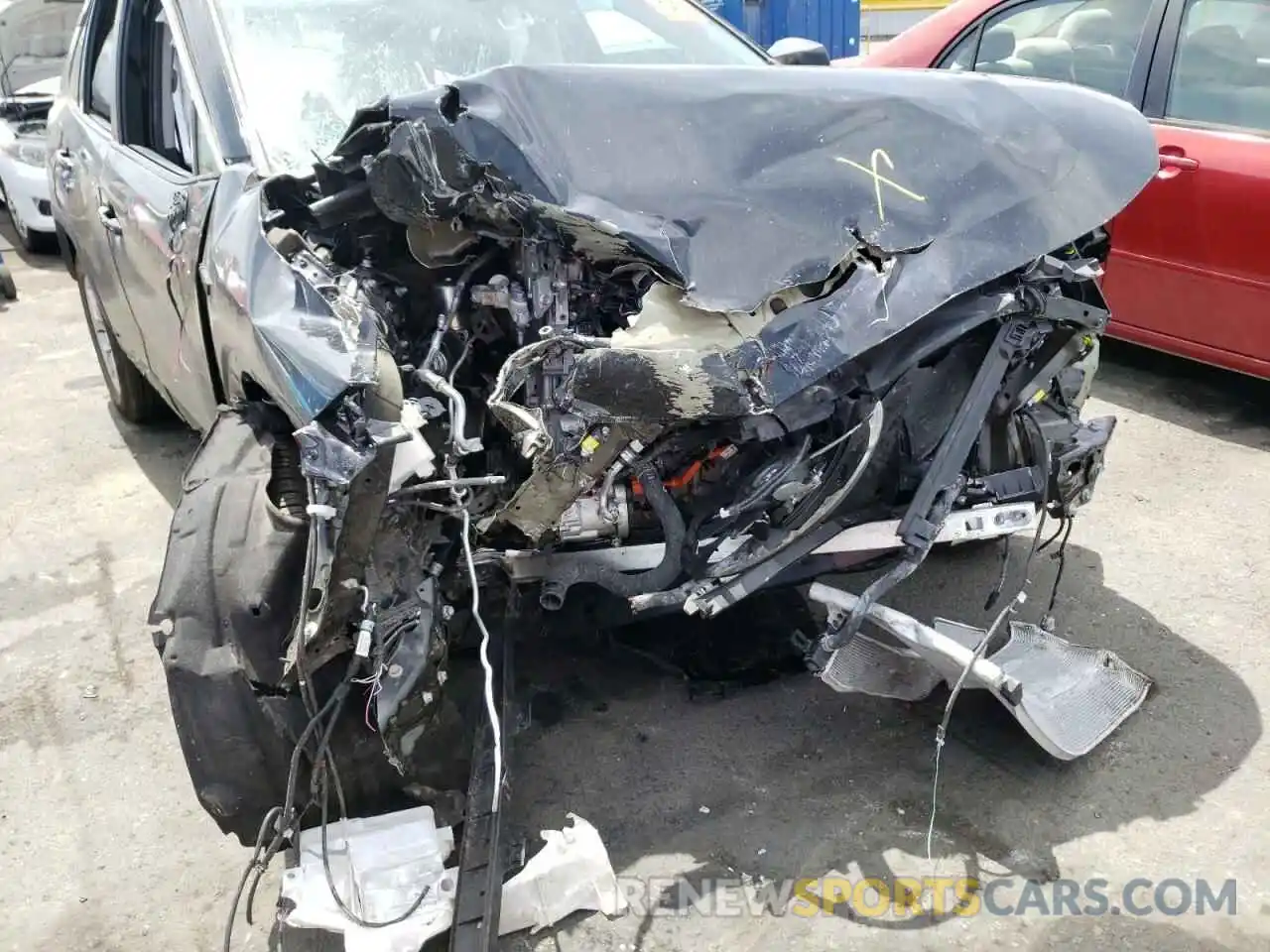 9 Photograph of a damaged car 2T3LWRFV5LW059001 TOYOTA RAV4 2020