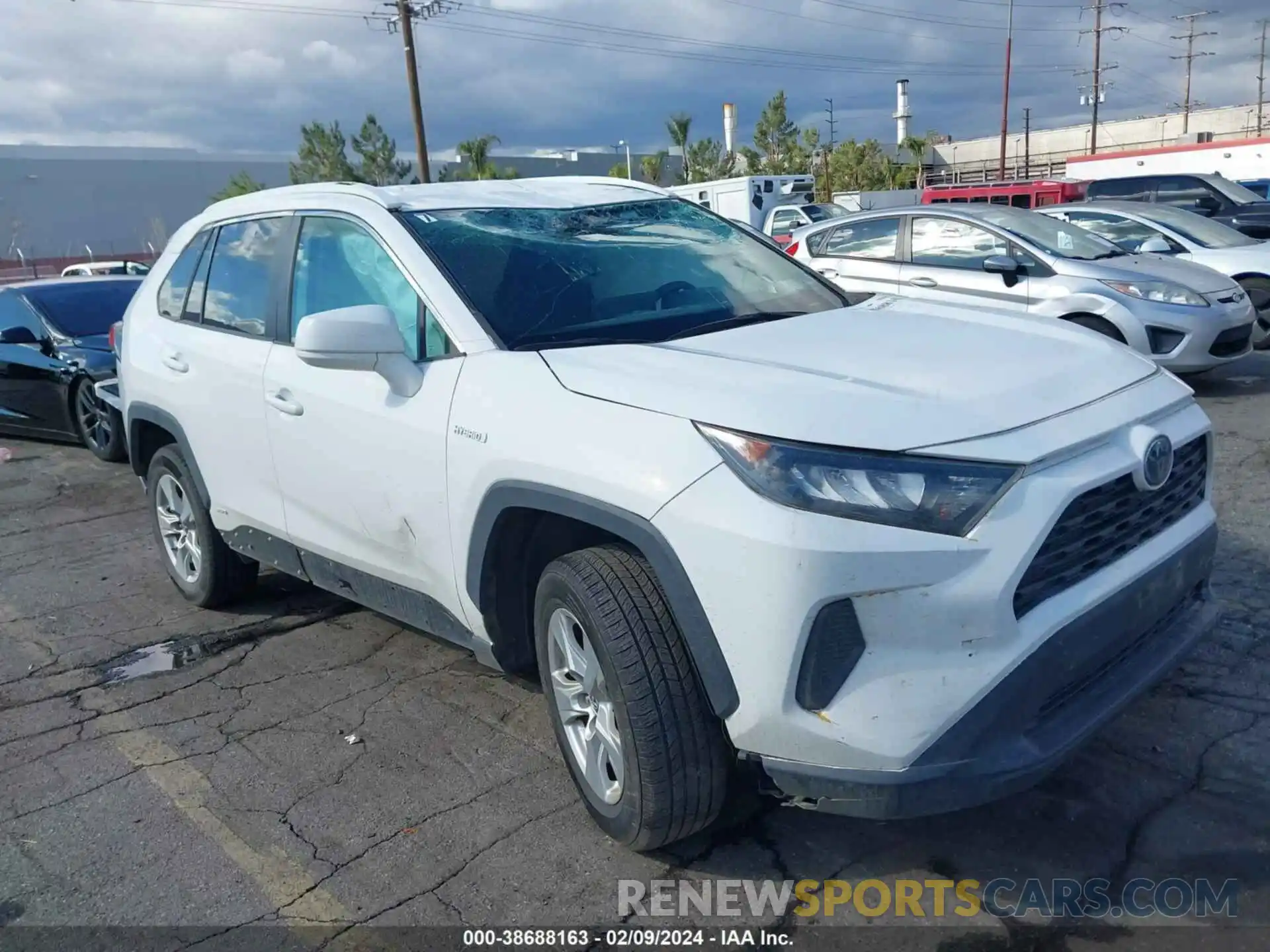 1 Photograph of a damaged car 2T3LWRFV5LW072167 TOYOTA RAV4 2020