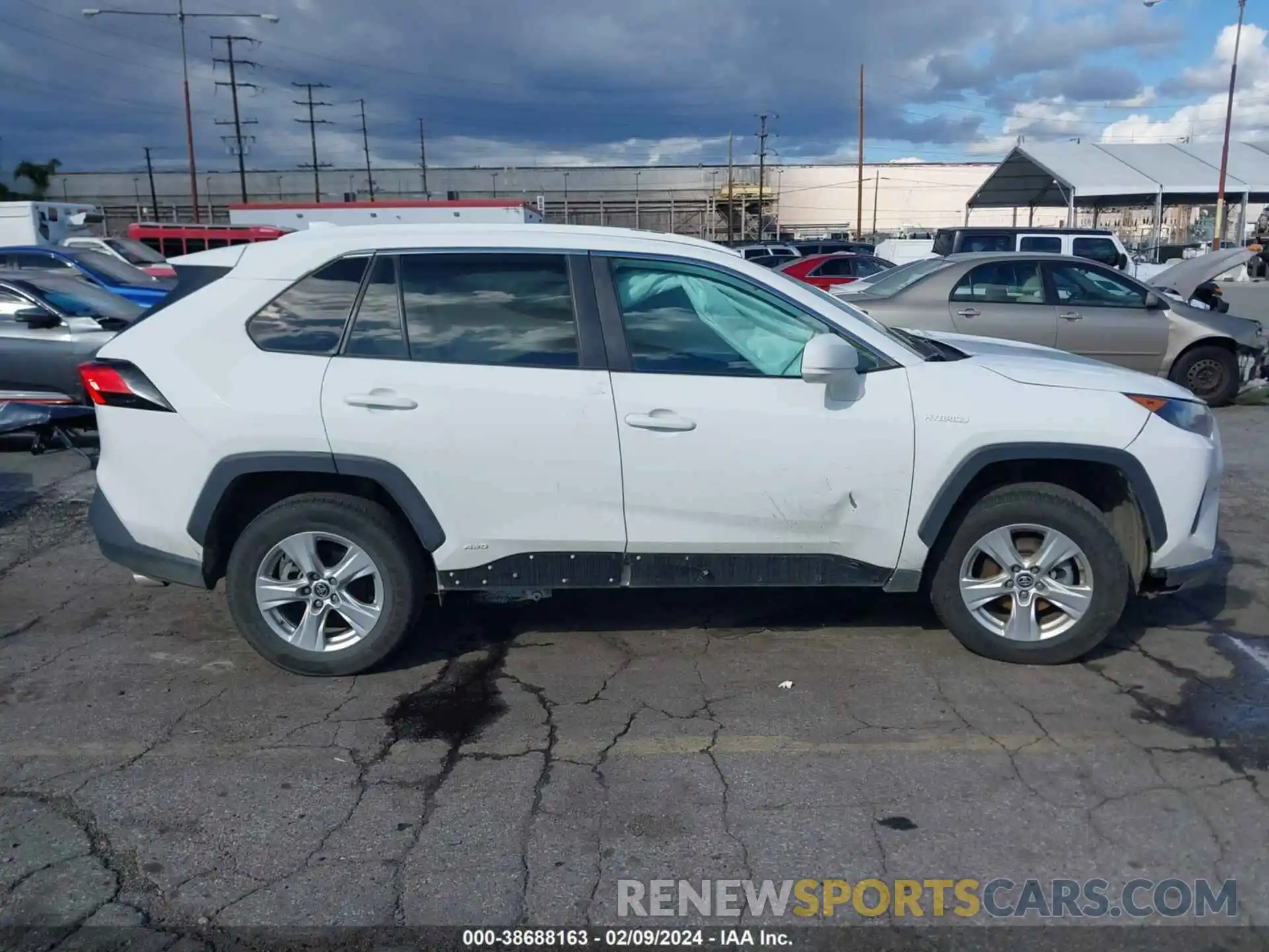 14 Photograph of a damaged car 2T3LWRFV5LW072167 TOYOTA RAV4 2020