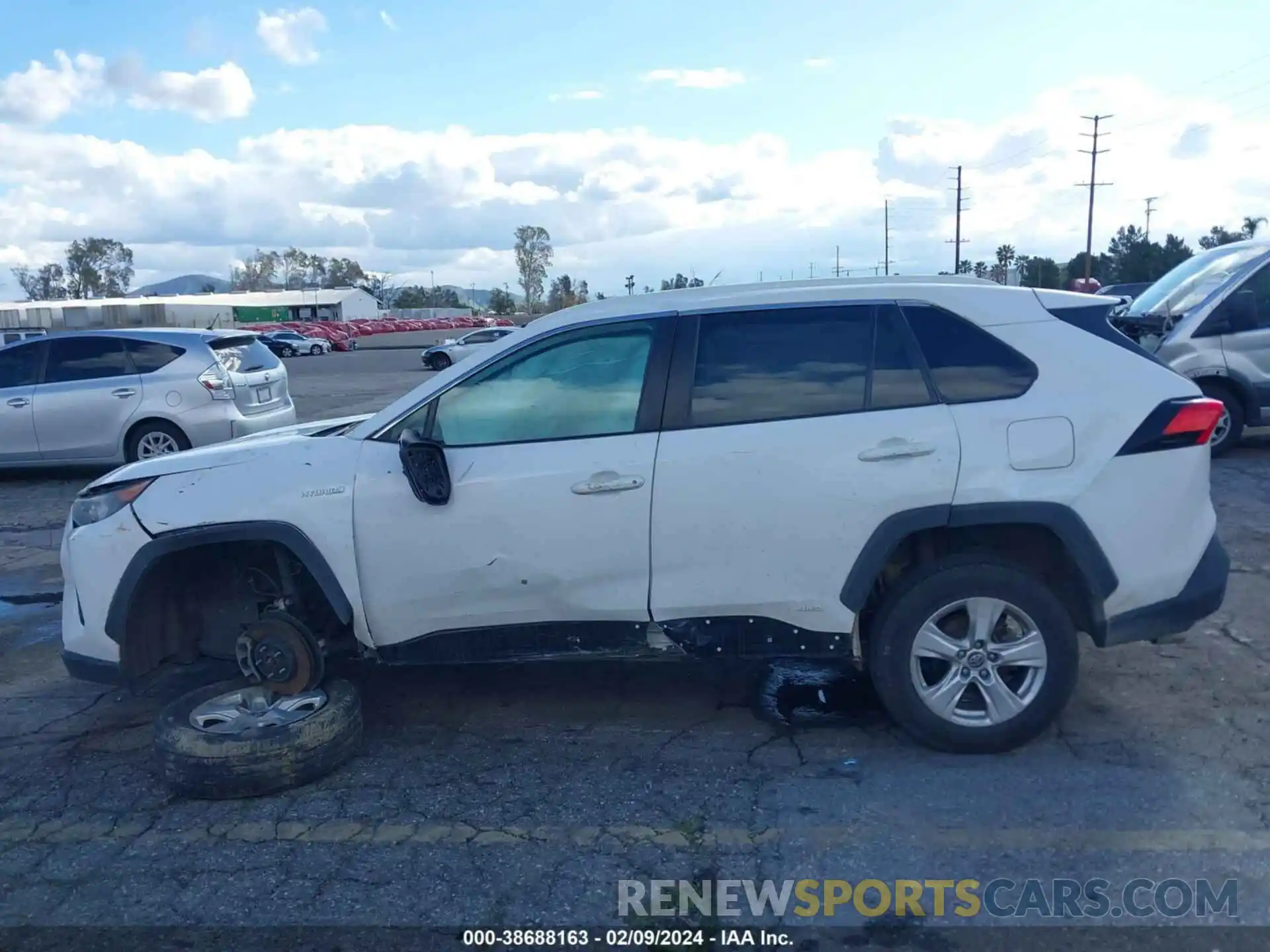 15 Photograph of a damaged car 2T3LWRFV5LW072167 TOYOTA RAV4 2020