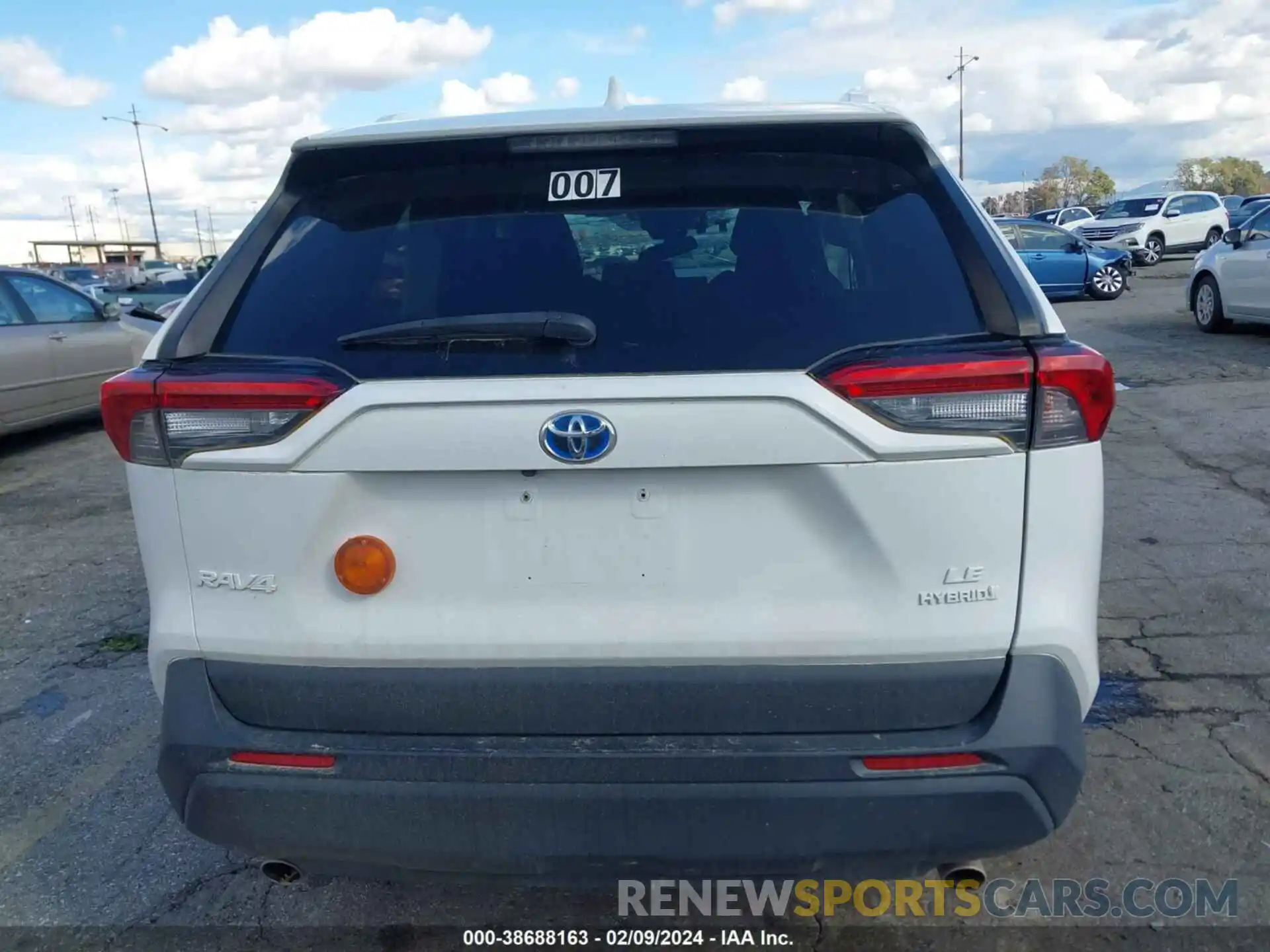 17 Photograph of a damaged car 2T3LWRFV5LW072167 TOYOTA RAV4 2020