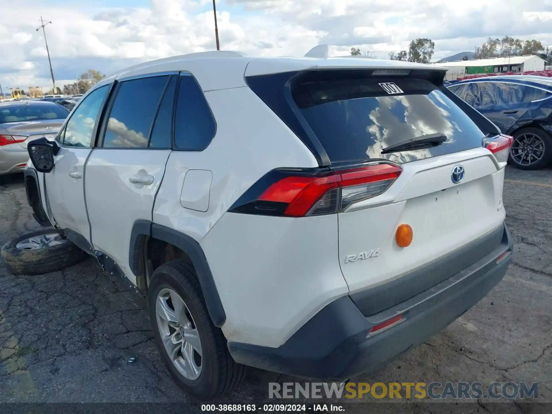 3 Фотография поврежденного автомобиля 2T3LWRFV5LW072167 TOYOTA RAV4 2020