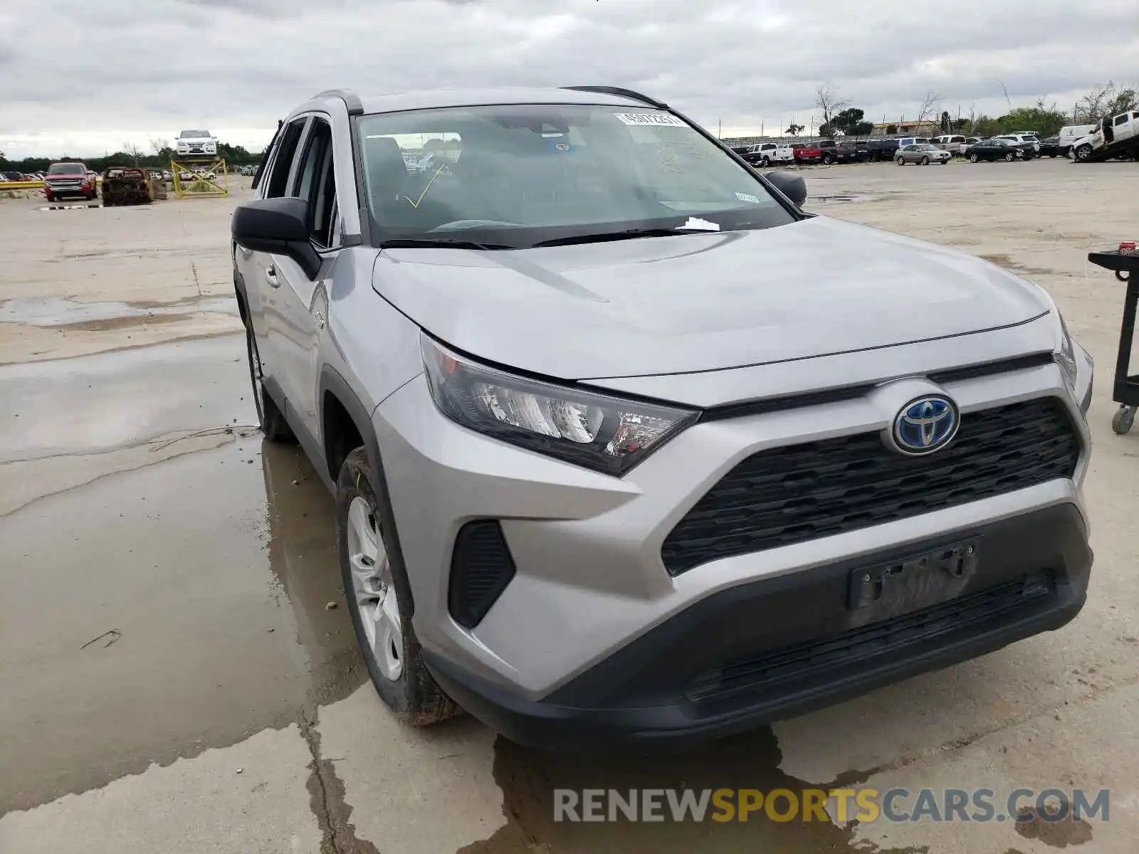 1 Photograph of a damaged car 2T3LWRFV6LW080780 TOYOTA RAV4 2020