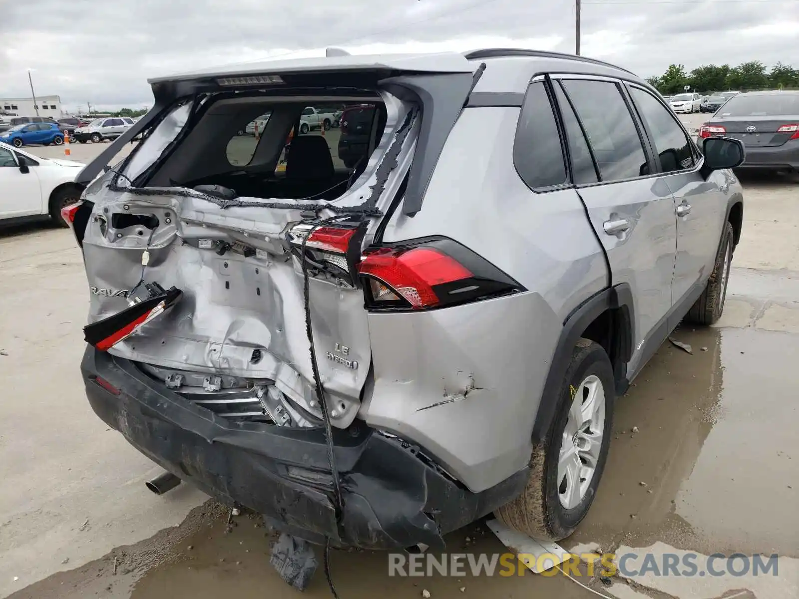 4 Photograph of a damaged car 2T3LWRFV6LW080780 TOYOTA RAV4 2020