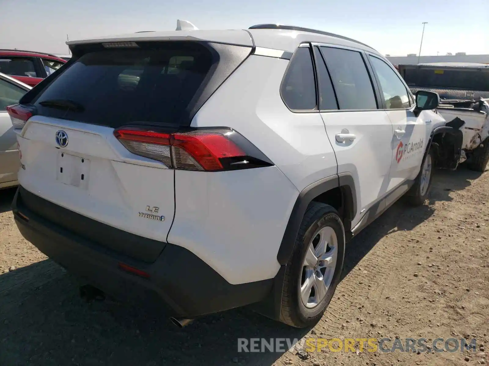 4 Photograph of a damaged car 2T3LWRFV7LW065687 TOYOTA RAV4 2020