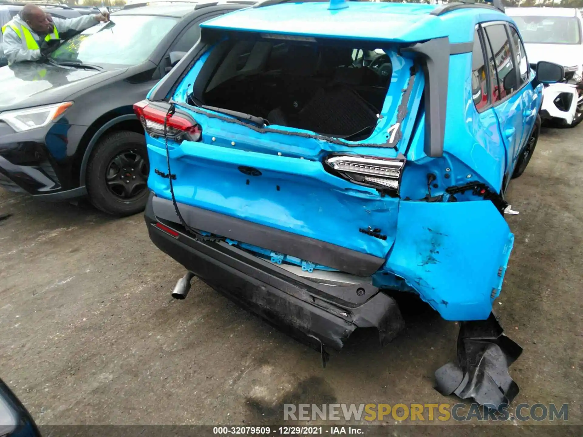 6 Фотография поврежденного автомобиля 2T3LWRFV9LW061236 TOYOTA RAV4 2020