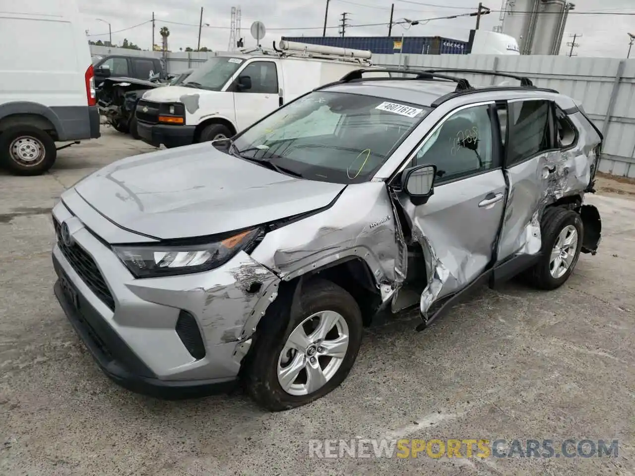 2 Photograph of a damaged car 2T3LWRFV9LW072270 TOYOTA RAV4 2020