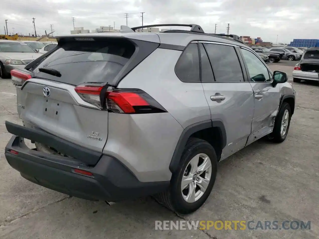 4 Photograph of a damaged car 2T3LWRFV9LW072270 TOYOTA RAV4 2020