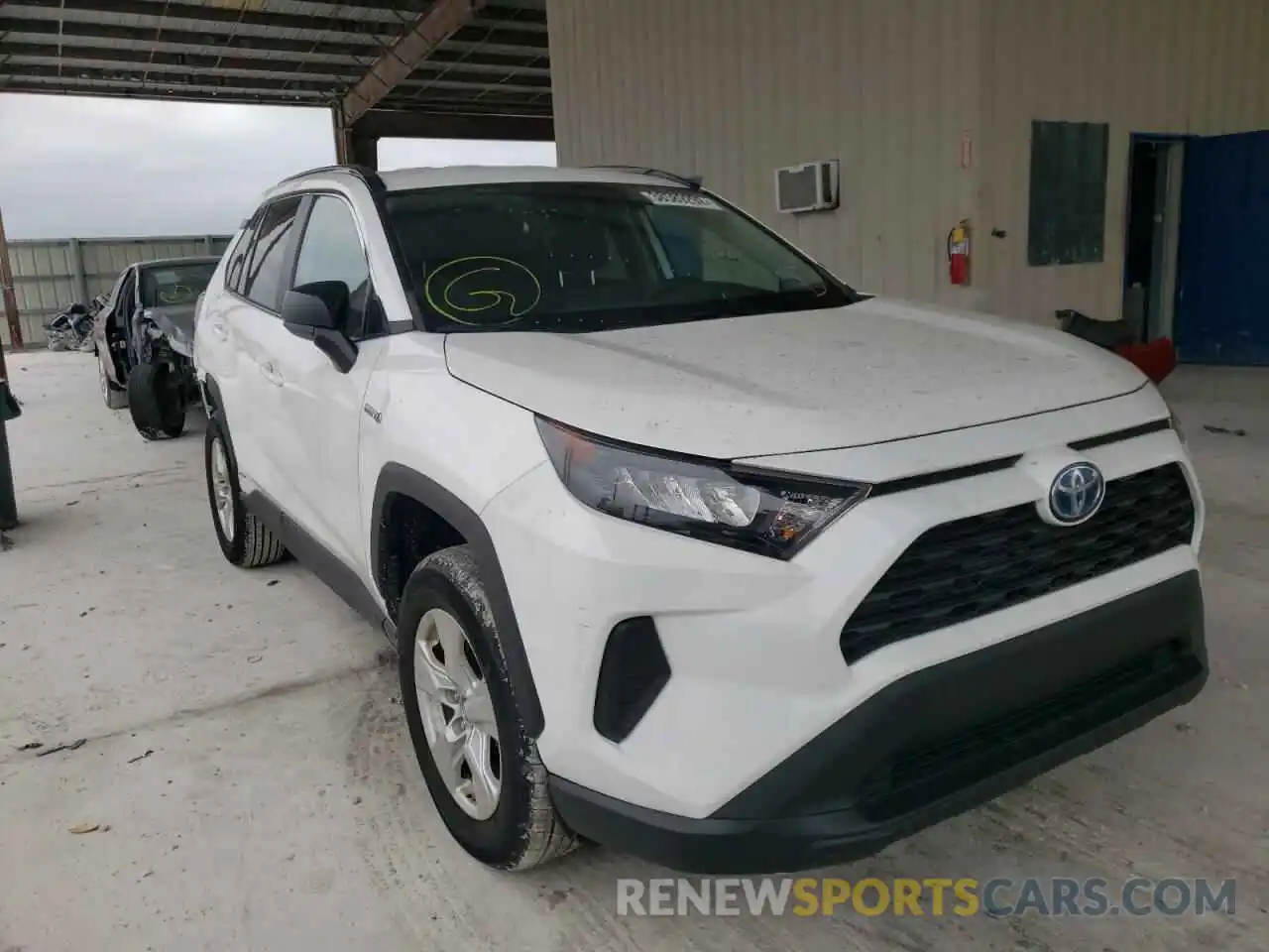 1 Photograph of a damaged car 2T3LWRFVXLW095721 TOYOTA RAV4 2020