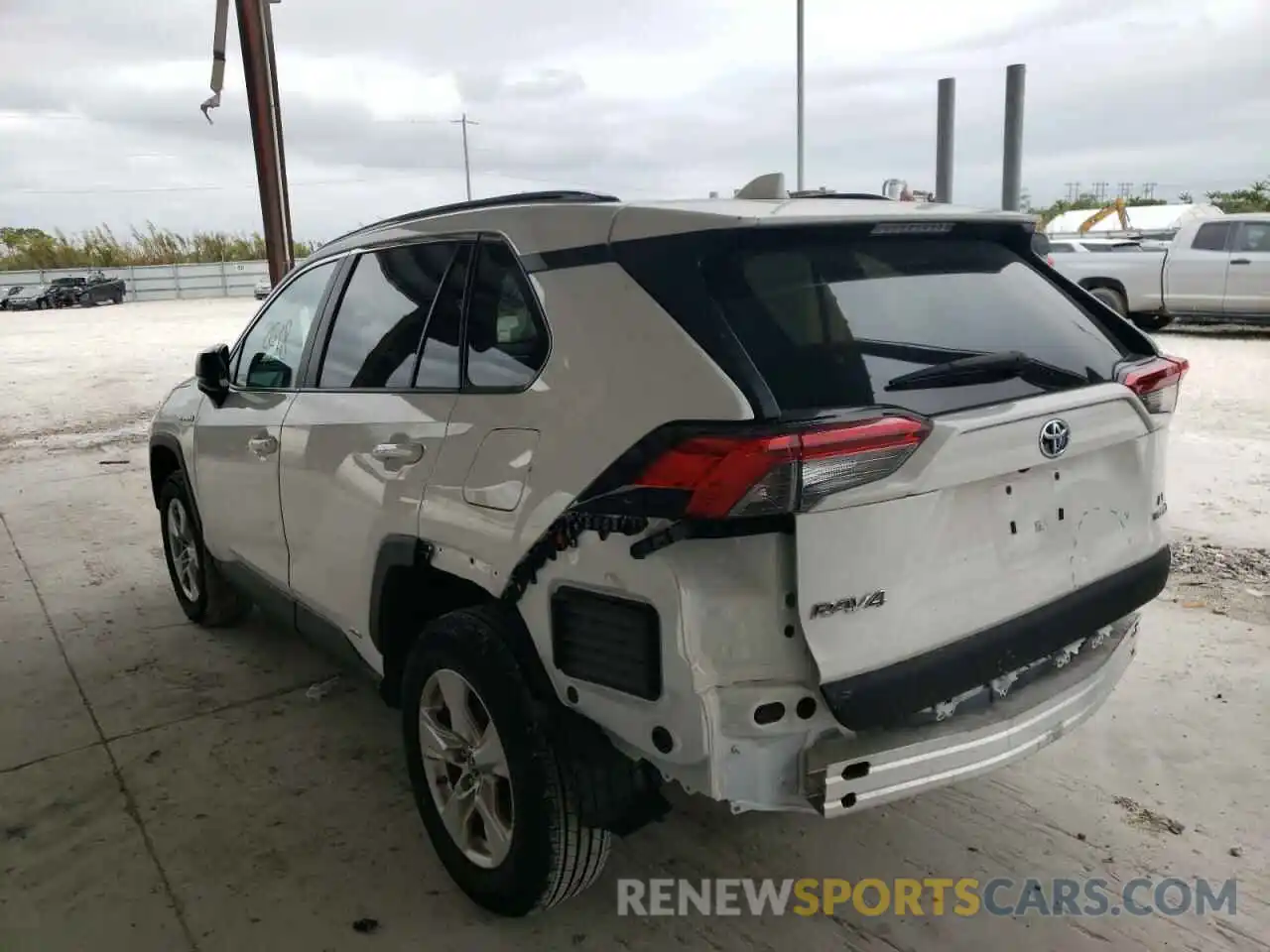 3 Photograph of a damaged car 2T3LWRFVXLW095721 TOYOTA RAV4 2020