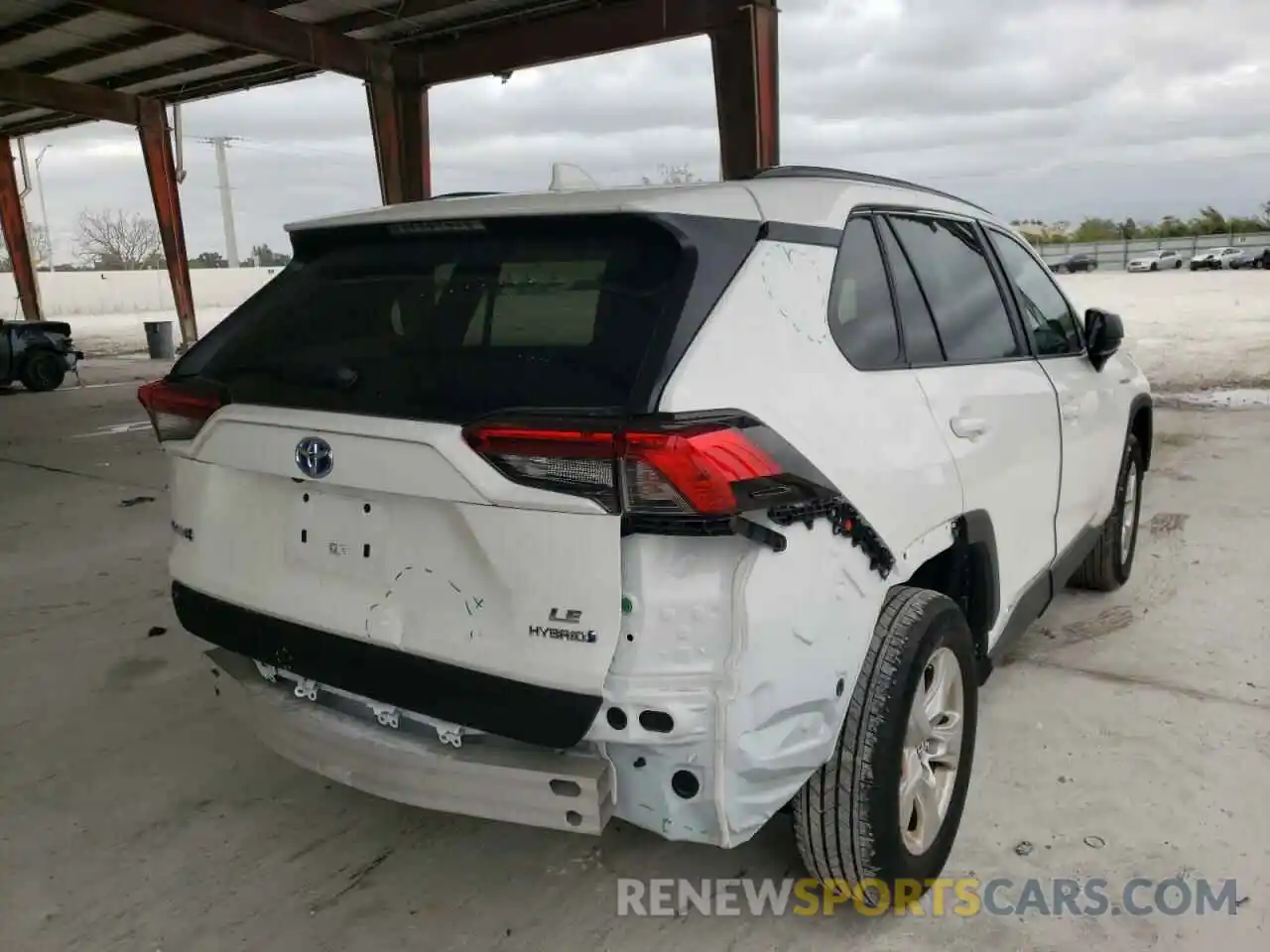 4 Photograph of a damaged car 2T3LWRFVXLW095721 TOYOTA RAV4 2020