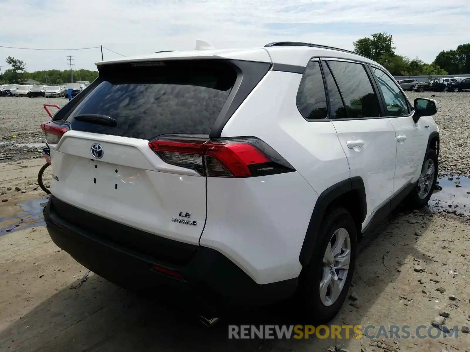 4 Photograph of a damaged car 2T3MWRFV0LW085350 TOYOTA RAV4 2020