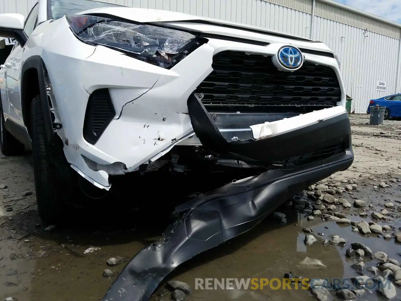 9 Photograph of a damaged car 2T3MWRFV0LW085350 TOYOTA RAV4 2020