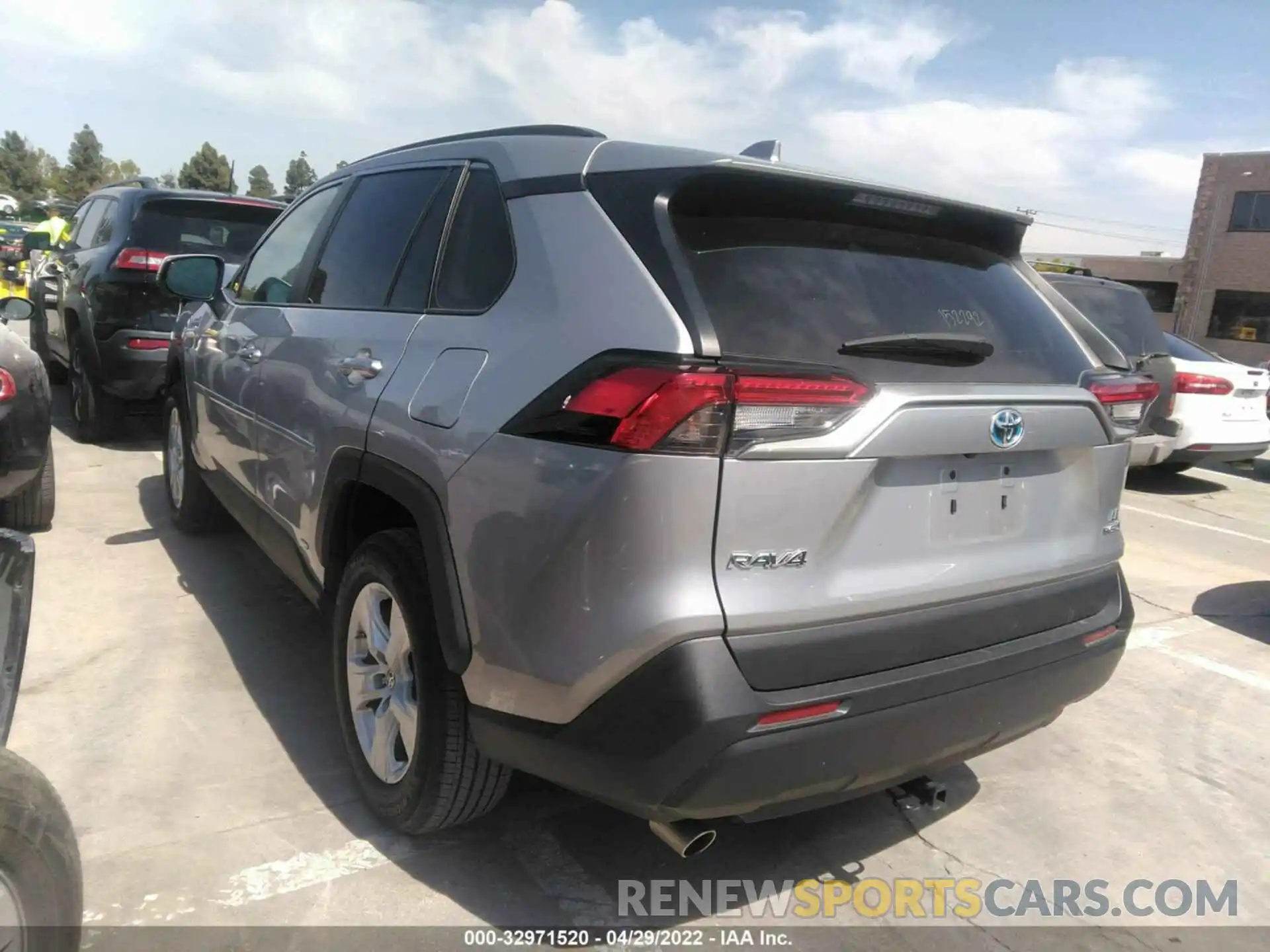 3 Photograph of a damaged car 2T3MWRFV2LW053712 TOYOTA RAV4 2020