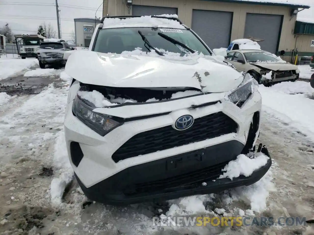 9 Photograph of a damaged car 2T3MWRFV4LW055462 TOYOTA RAV4 2020