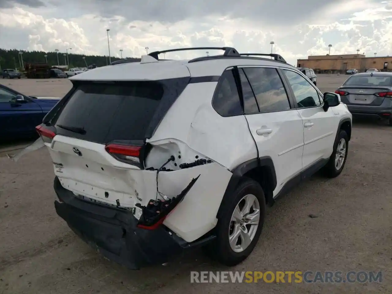 4 Photograph of a damaged car 2T3MWRFV4LW061553 TOYOTA RAV4 2020