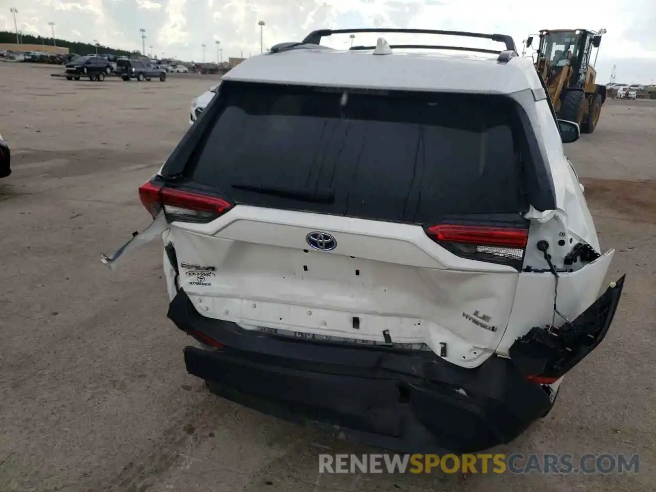 9 Photograph of a damaged car 2T3MWRFV4LW061553 TOYOTA RAV4 2020