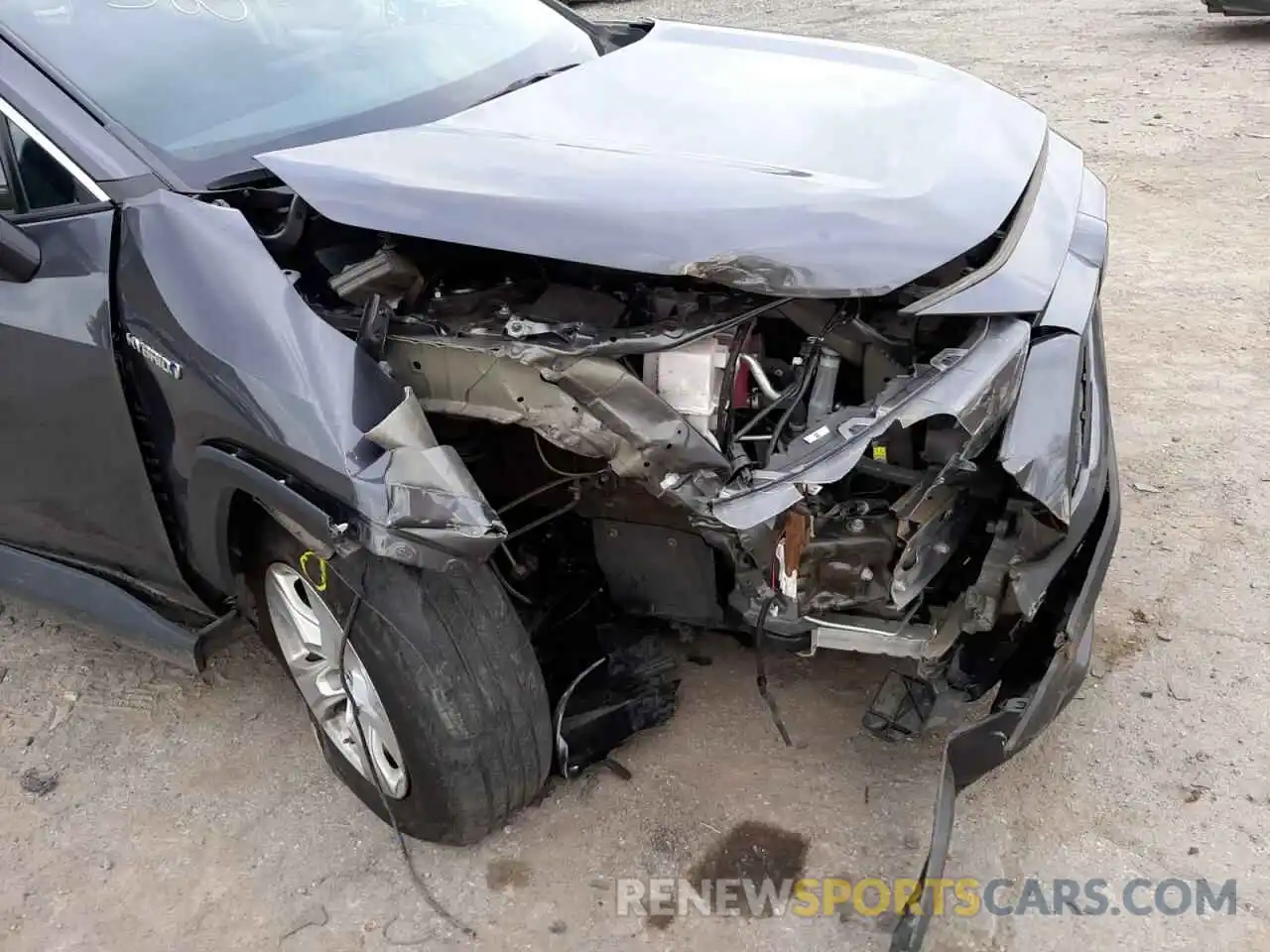 9 Photograph of a damaged car 2T3MWRFV4LW078370 TOYOTA RAV4 2020