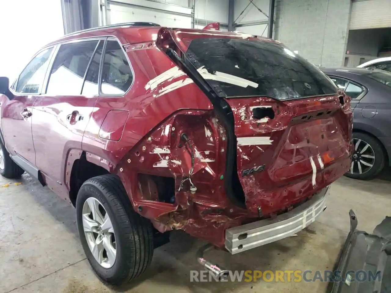 9 Photograph of a damaged car 2T3MWRFV4LW095072 TOYOTA RAV4 2020