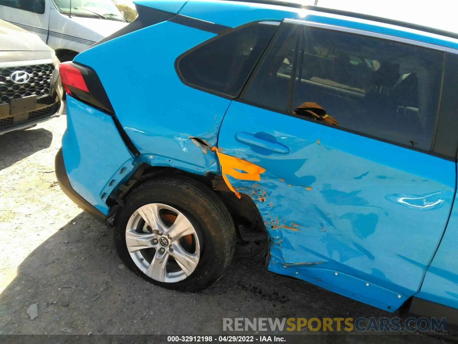 6 Photograph of a damaged car 2T3MWRFV5LW062758 TOYOTA RAV4 2020