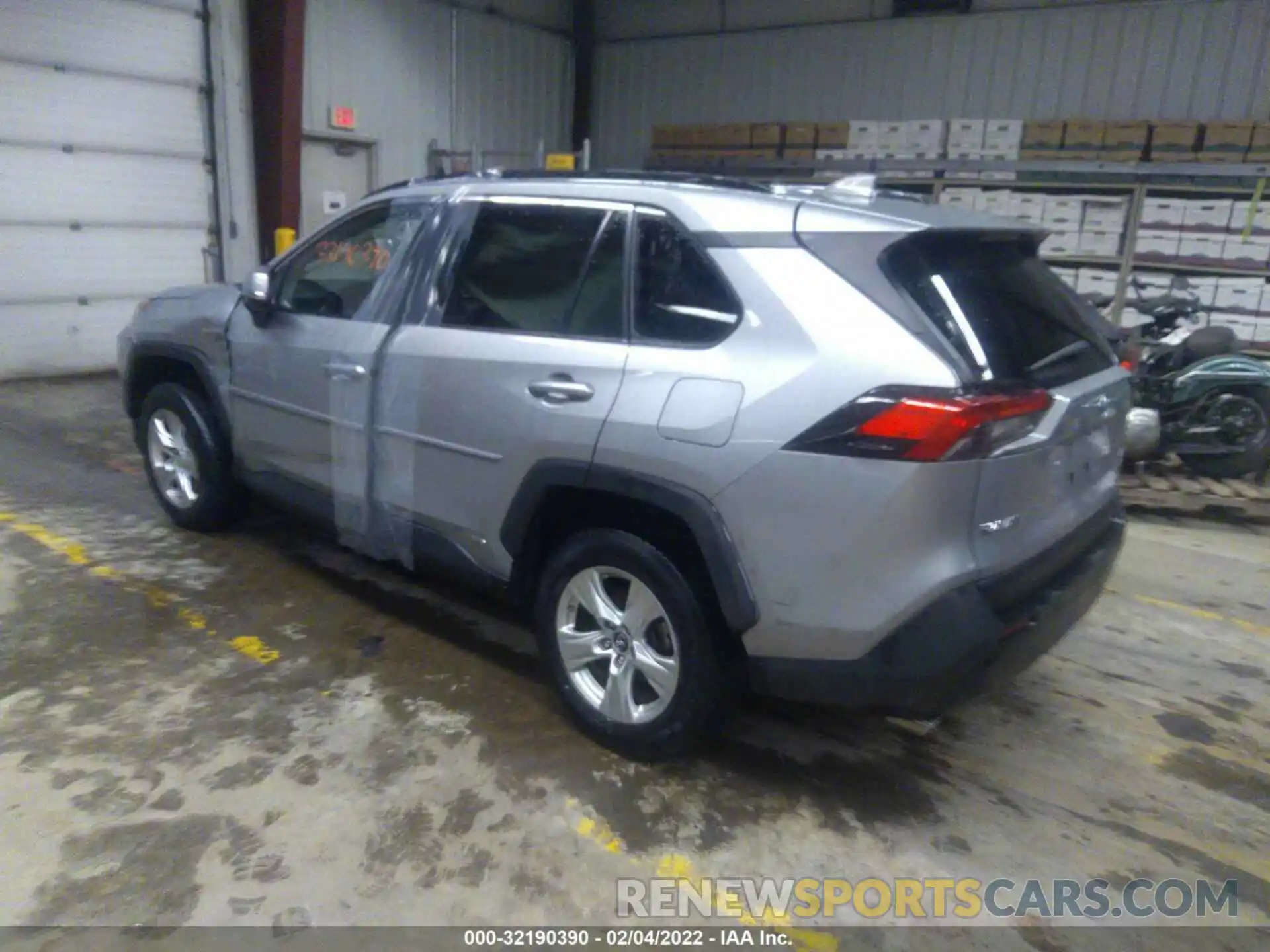 3 Photograph of a damaged car 2T3MWRFV6LW051154 TOYOTA RAV4 2020