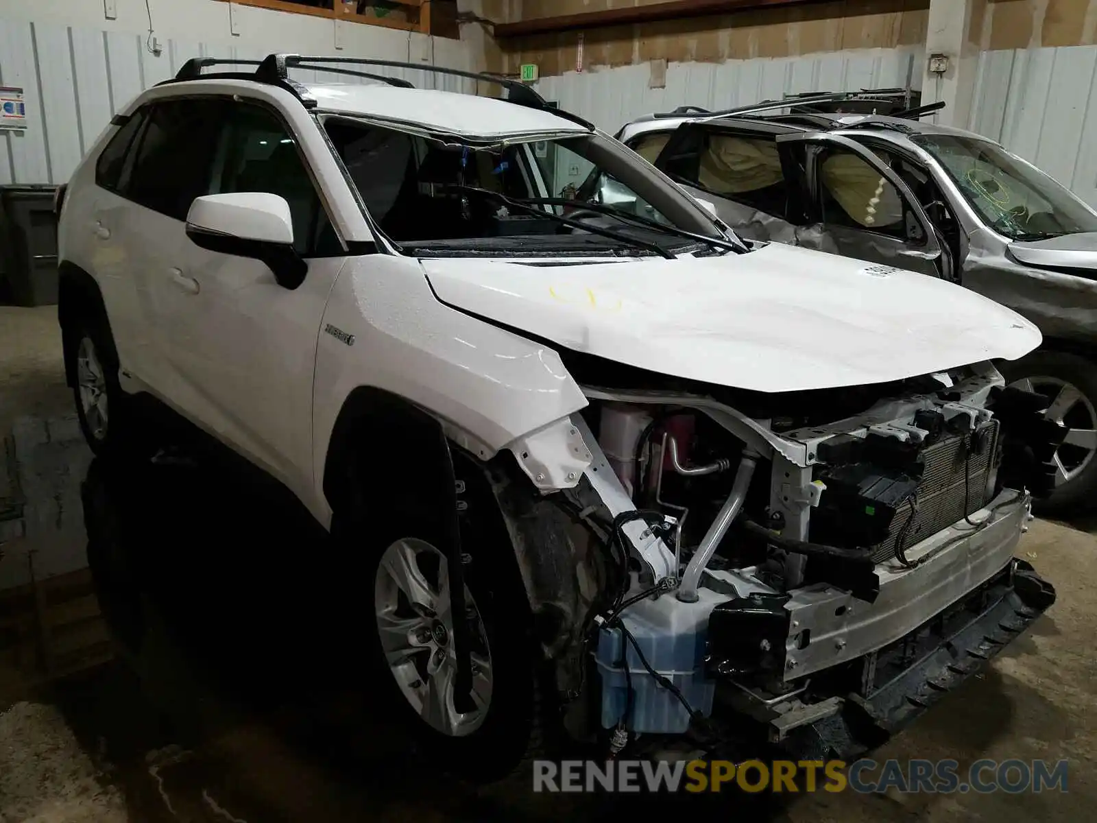 1 Photograph of a damaged car 2T3MWRFV6LW053535 TOYOTA RAV4 2020