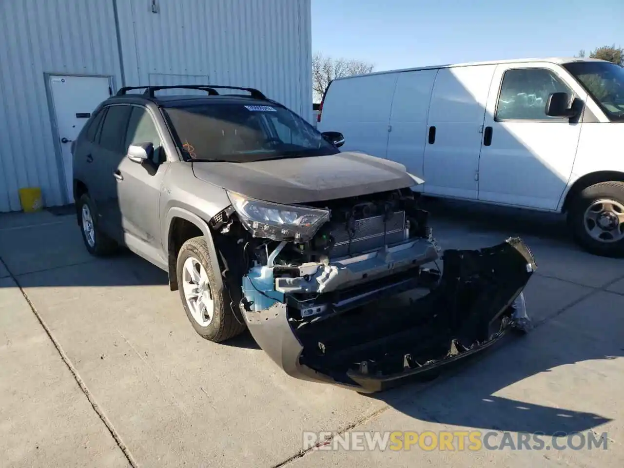 1 Photograph of a damaged car 2T3MWRFV6LW060825 TOYOTA RAV4 2020