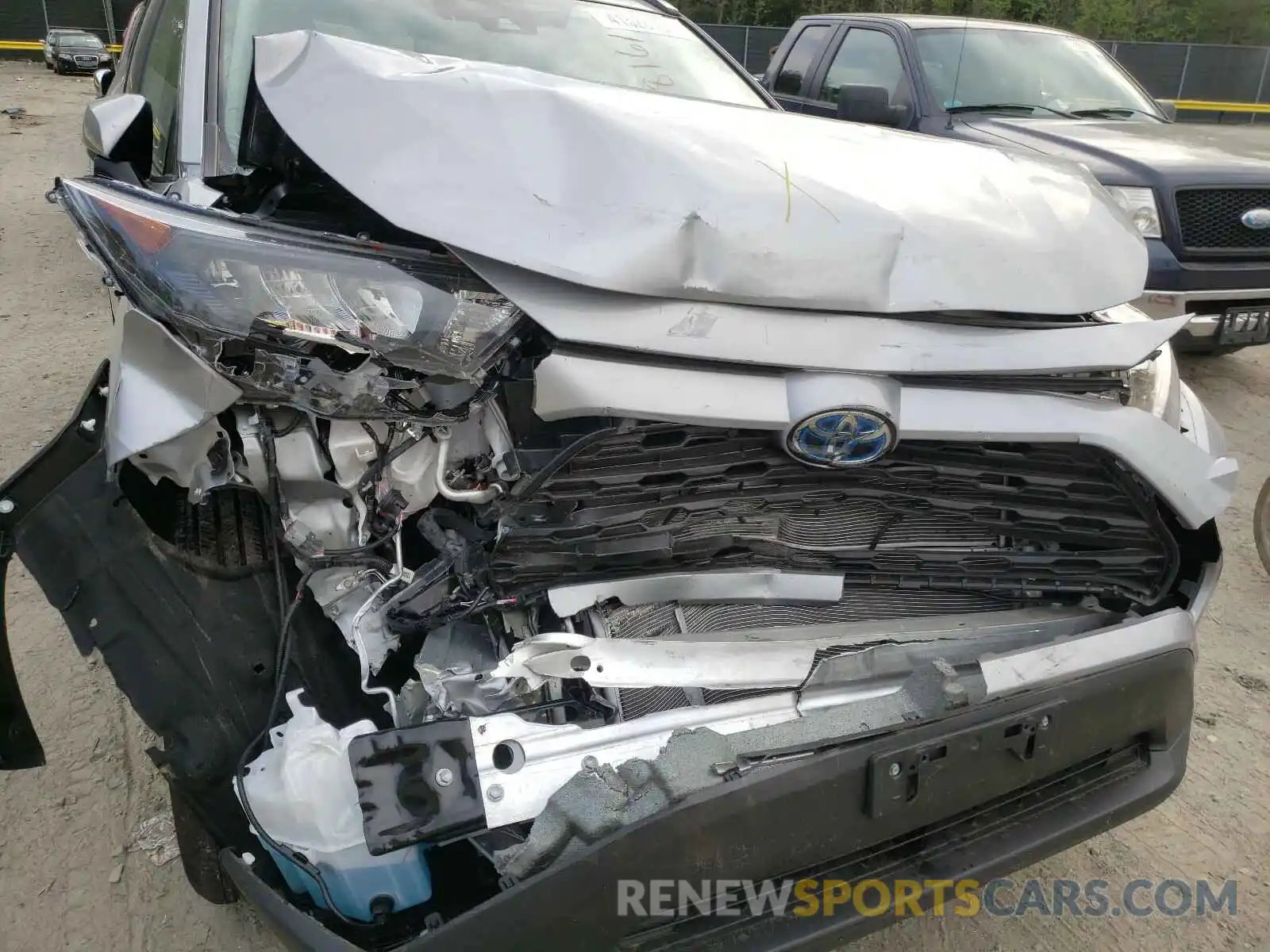 9 Photograph of a damaged car 2T3MWRFV6LW094487 TOYOTA RAV4 2020