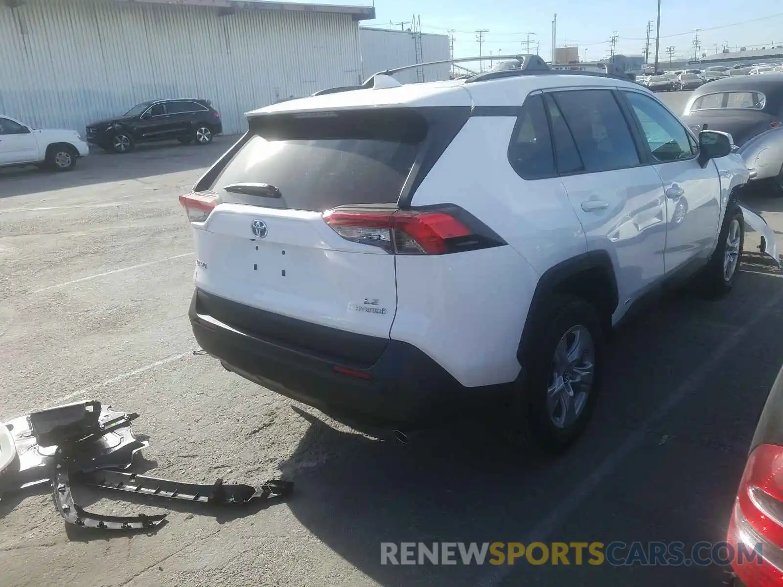 4 Photograph of a damaged car 2T3MWRFV7LW062342 TOYOTA RAV4 2020