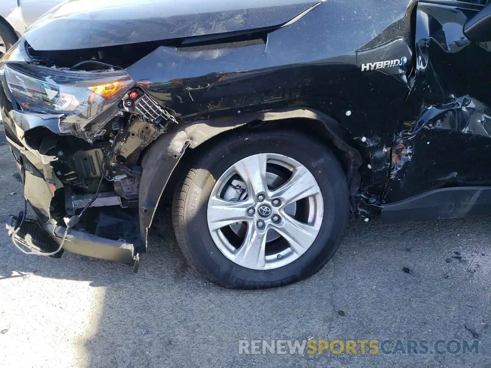 9 Photograph of a damaged car 2T3MWRFVXLW053909 TOYOTA RAV4 2020