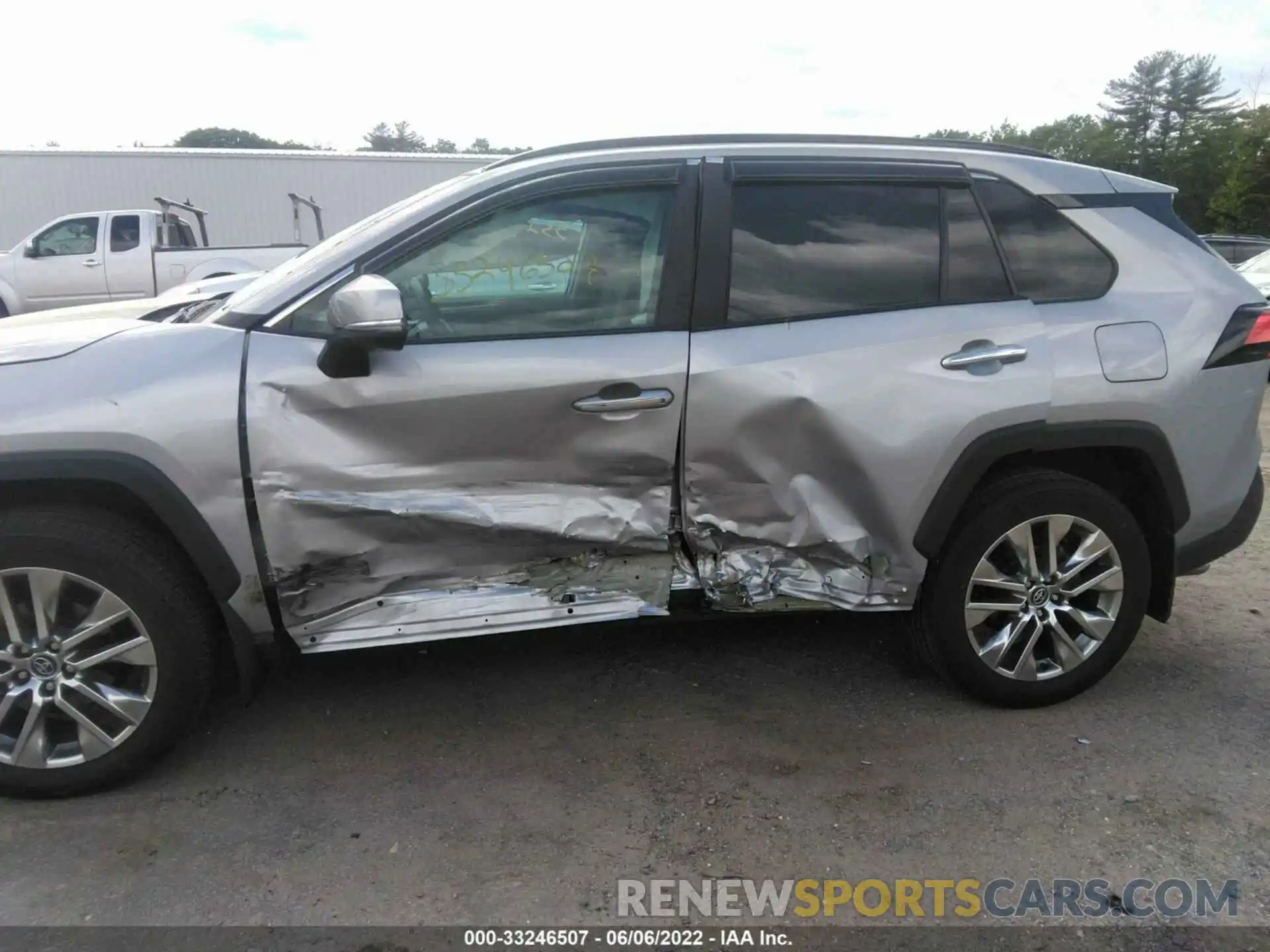 6 Photograph of a damaged car 2T3N1RFV9LW086127 TOYOTA RAV4 2020