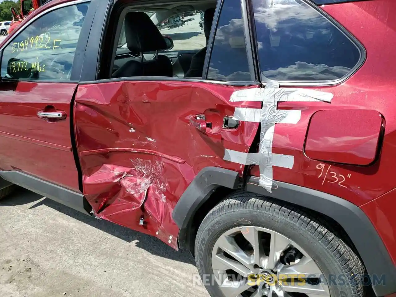 9 Photograph of a damaged car 2T3N1RFV9LW134225 TOYOTA RAV4 2020