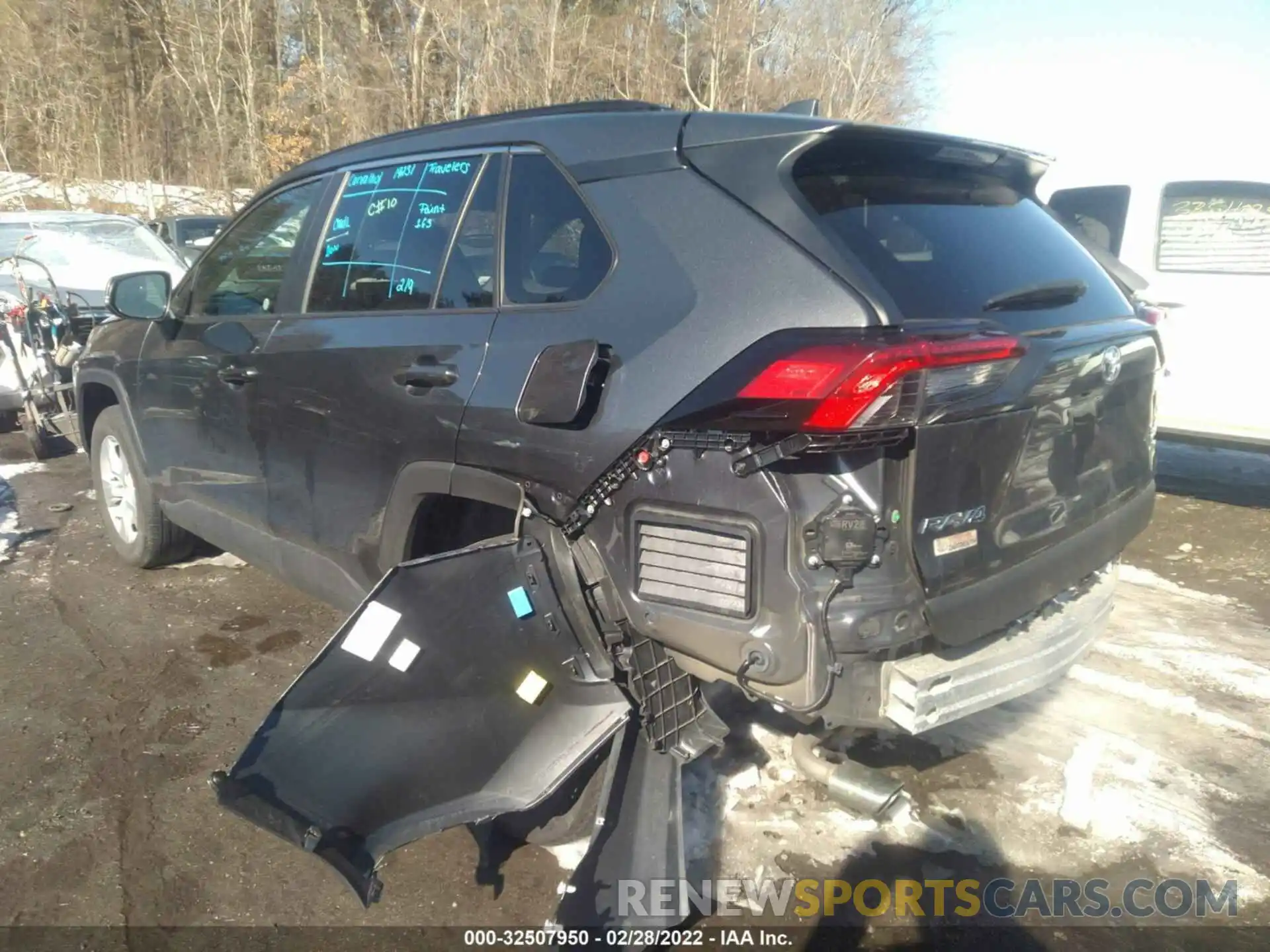 3 Photograph of a damaged car 2T3P1RFV0LC066424 TOYOTA RAV4 2020