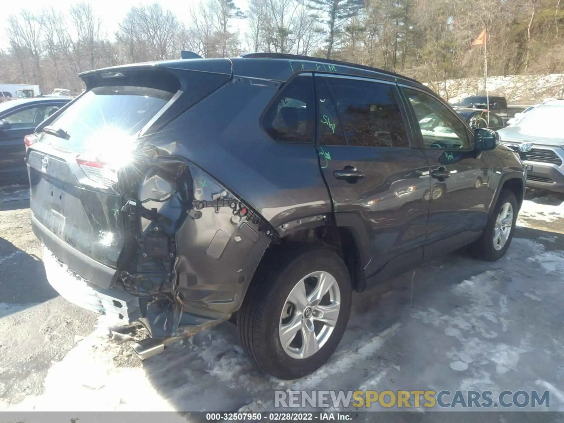 4 Photograph of a damaged car 2T3P1RFV0LC066424 TOYOTA RAV4 2020