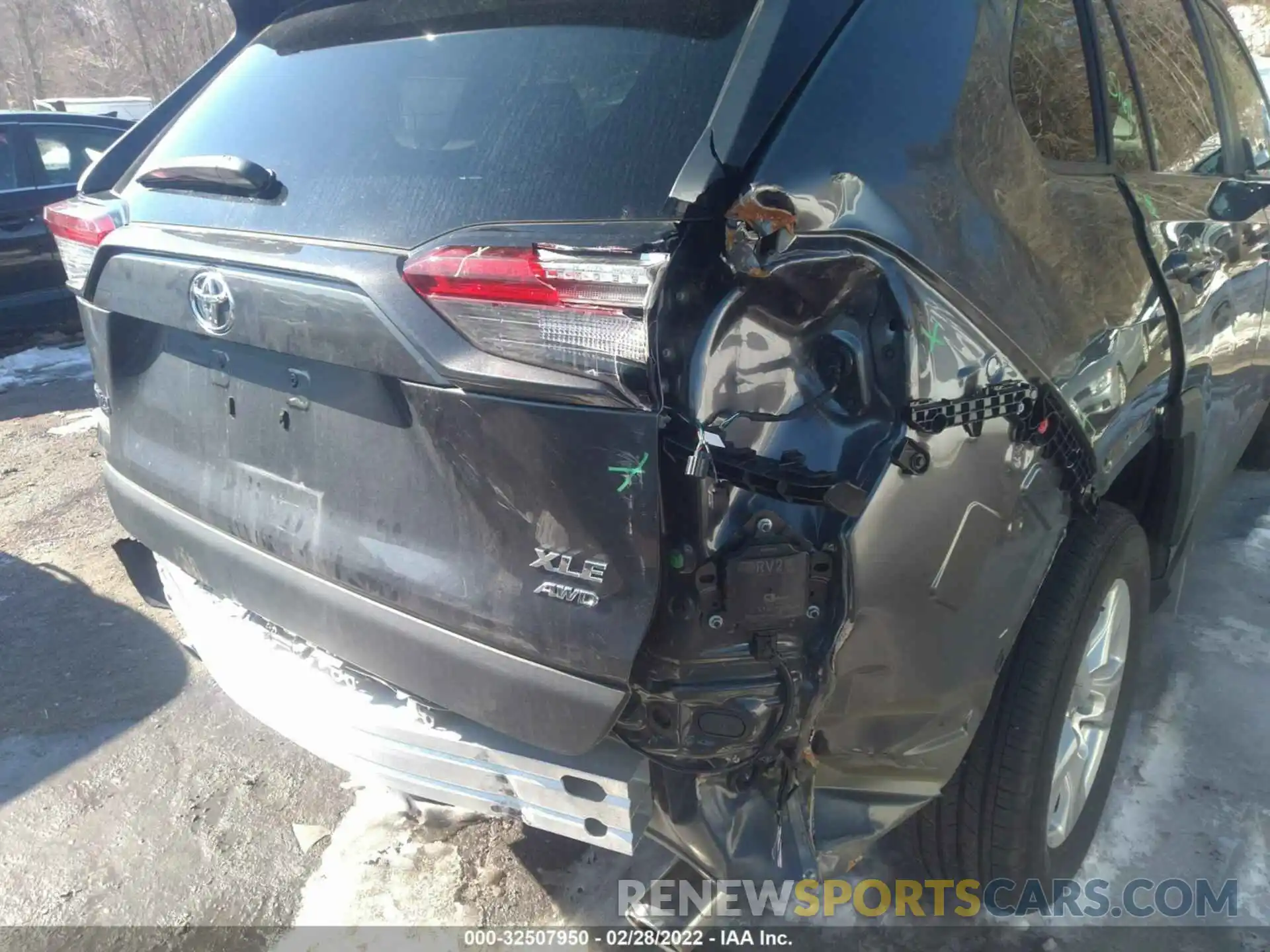 6 Photograph of a damaged car 2T3P1RFV0LC066424 TOYOTA RAV4 2020