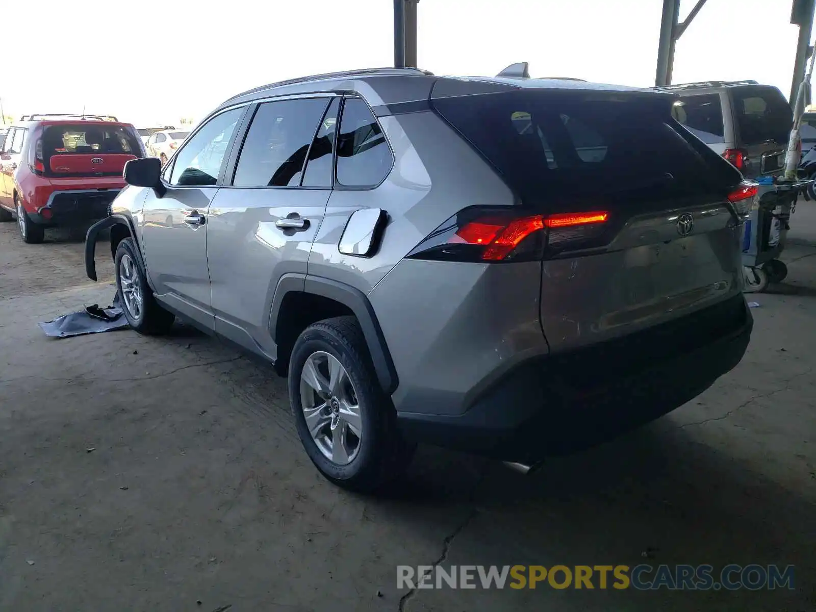 3 Photograph of a damaged car 2T3P1RFV0LC092506 TOYOTA RAV4 2020