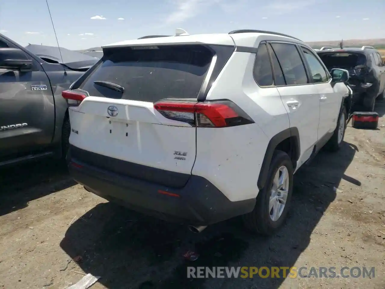 4 Photograph of a damaged car 2T3P1RFV0LC093302 TOYOTA RAV4 2020