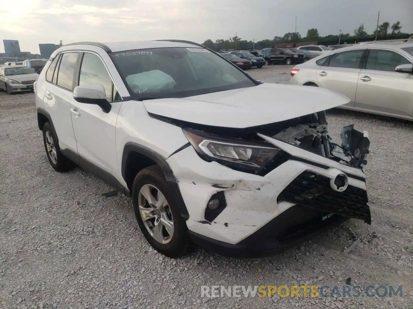 1 Photograph of a damaged car 2T3P1RFV0LC111720 TOYOTA RAV4 2020