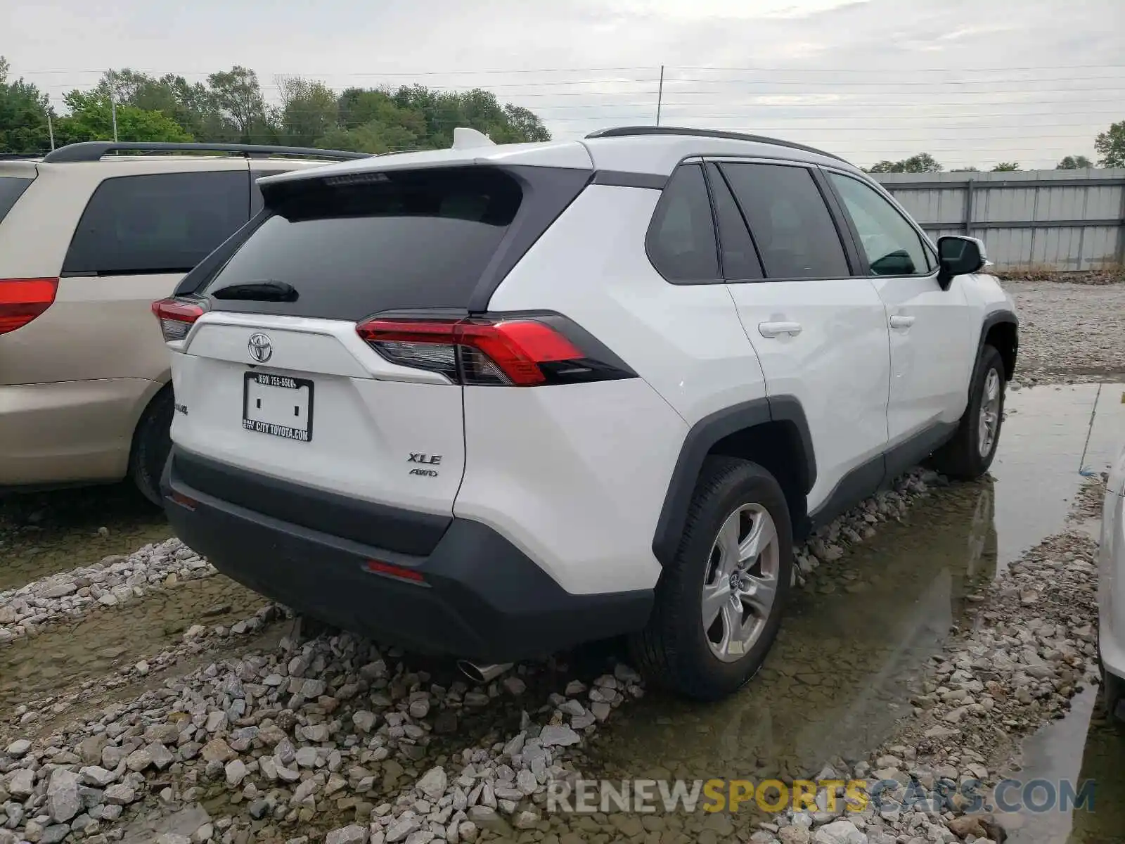 4 Photograph of a damaged car 2T3P1RFV0LC111720 TOYOTA RAV4 2020