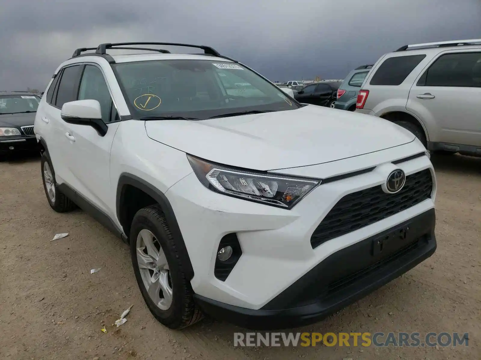 1 Photograph of a damaged car 2T3P1RFV0LC112902 TOYOTA RAV4 2020