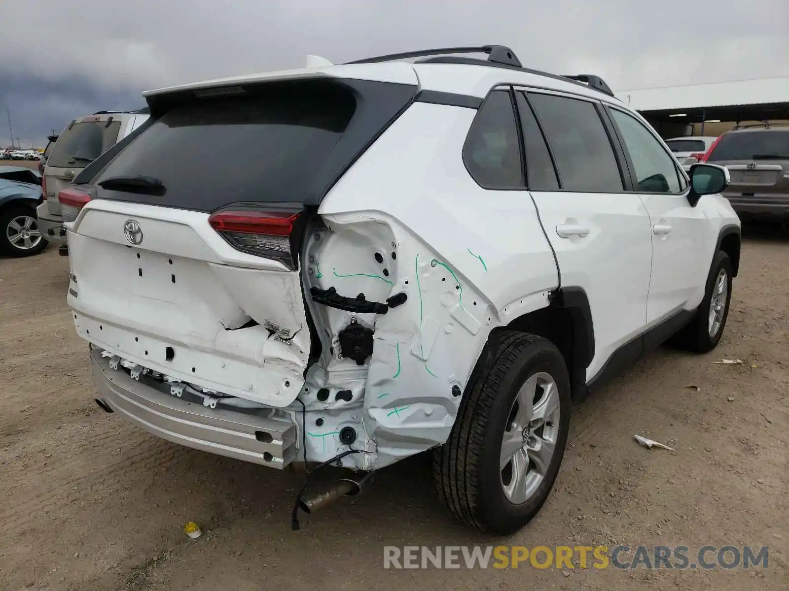 4 Photograph of a damaged car 2T3P1RFV0LC112902 TOYOTA RAV4 2020