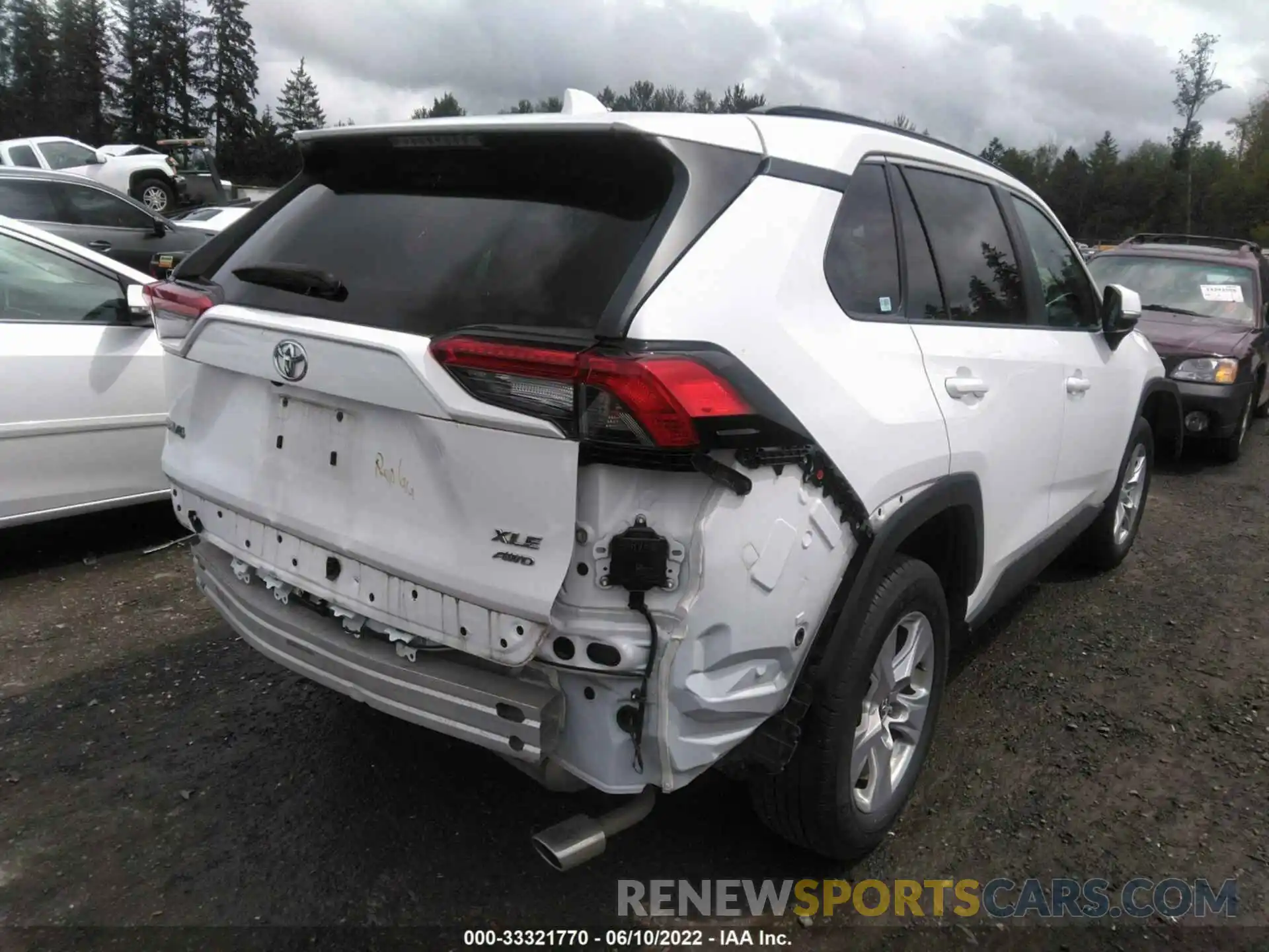 4 Photograph of a damaged car 2T3P1RFV0LC118876 TOYOTA RAV4 2020