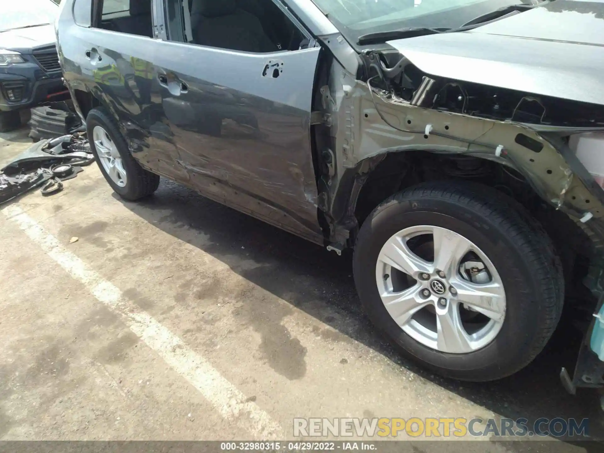 6 Photograph of a damaged car 2T3P1RFV0LC125732 TOYOTA RAV4 2020