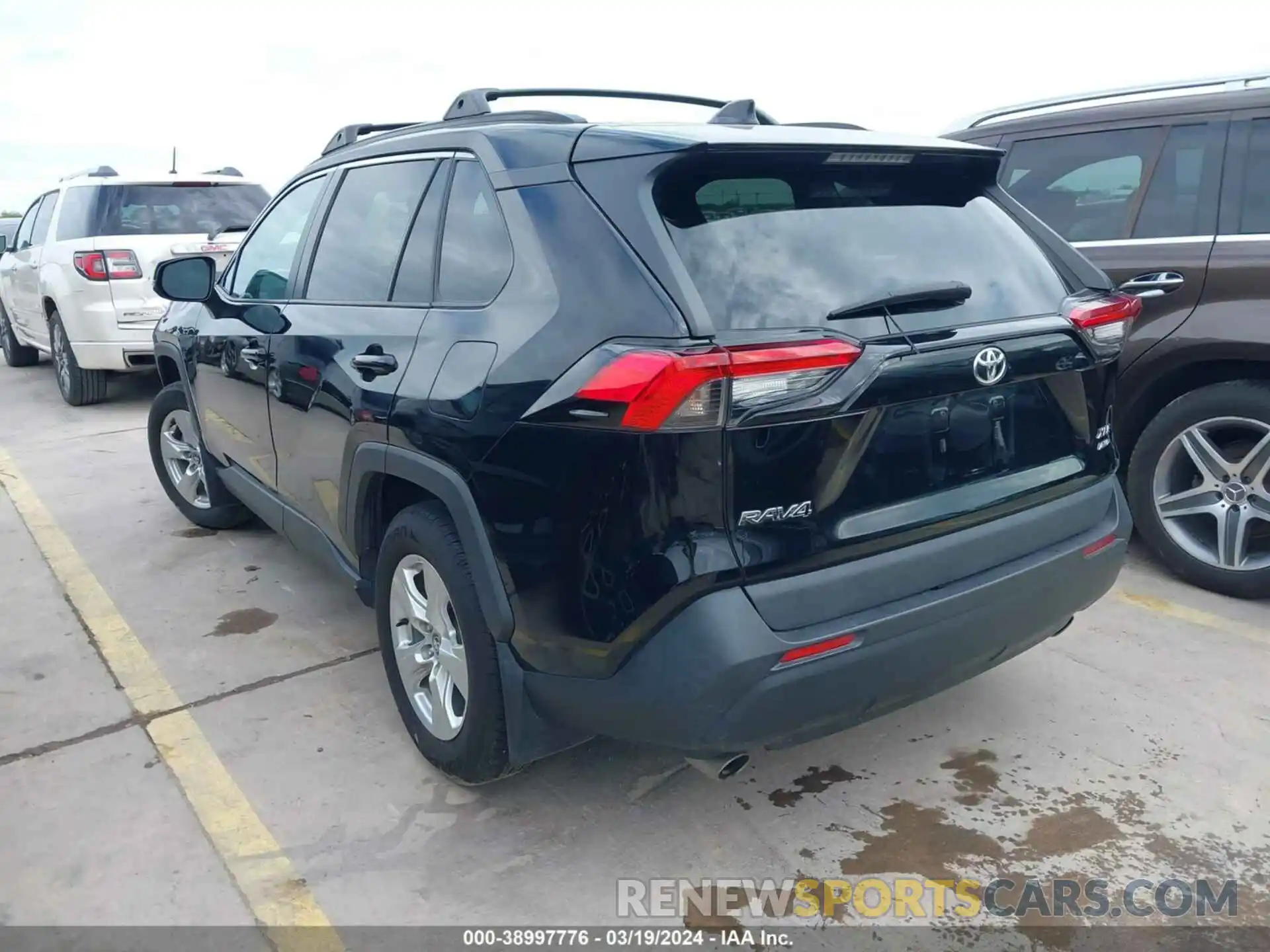 3 Photograph of a damaged car 2T3P1RFV0LC127576 TOYOTA RAV4 2020