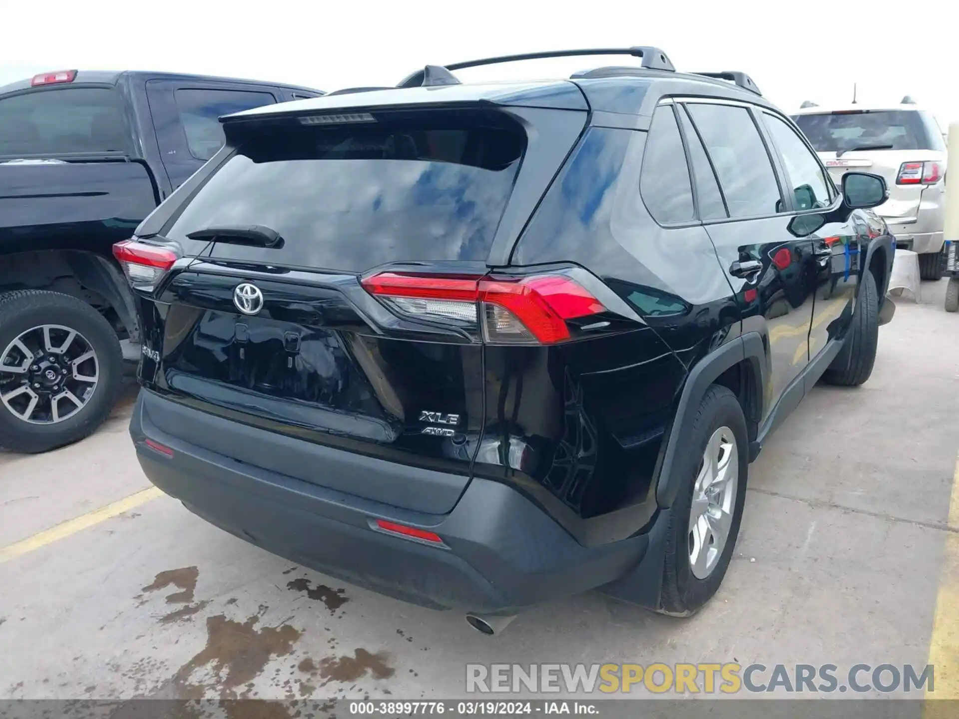 4 Photograph of a damaged car 2T3P1RFV0LC127576 TOYOTA RAV4 2020