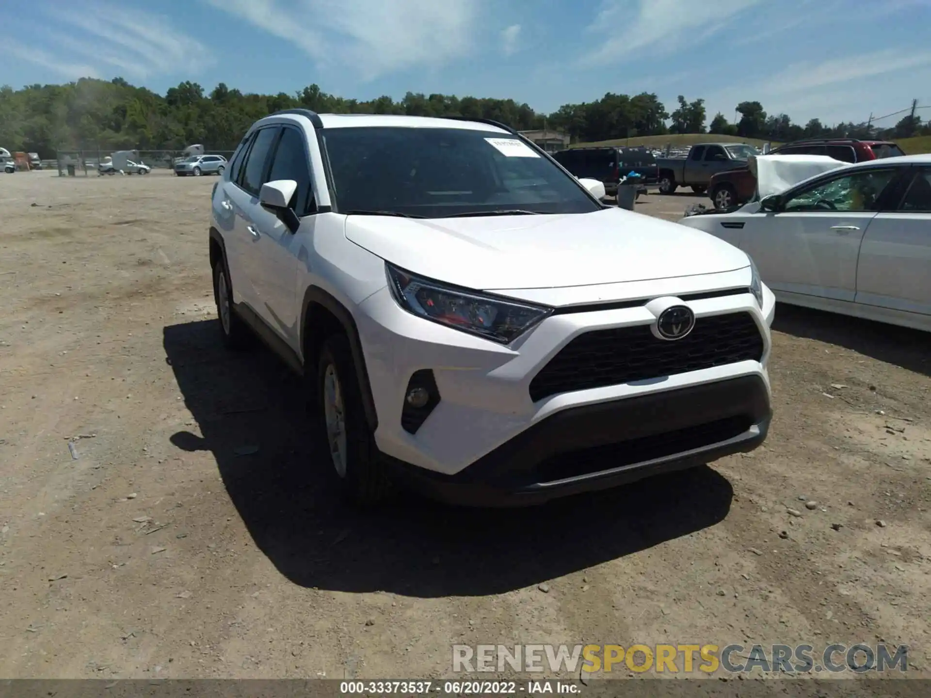 1 Photograph of a damaged car 2T3P1RFV0LC133040 TOYOTA RAV4 2020