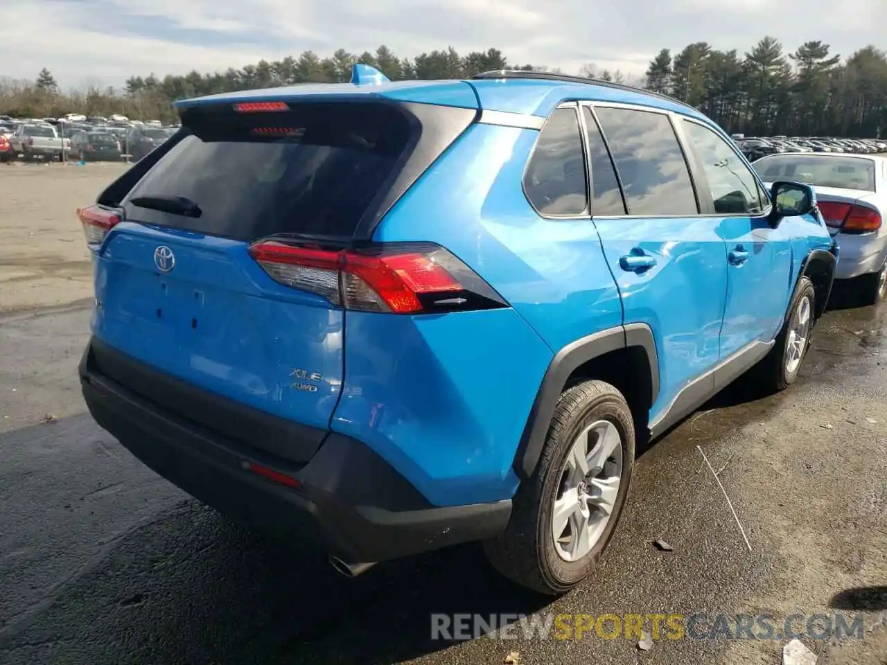 4 Photograph of a damaged car 2T3P1RFV0LW096621 TOYOTA RAV4 2020