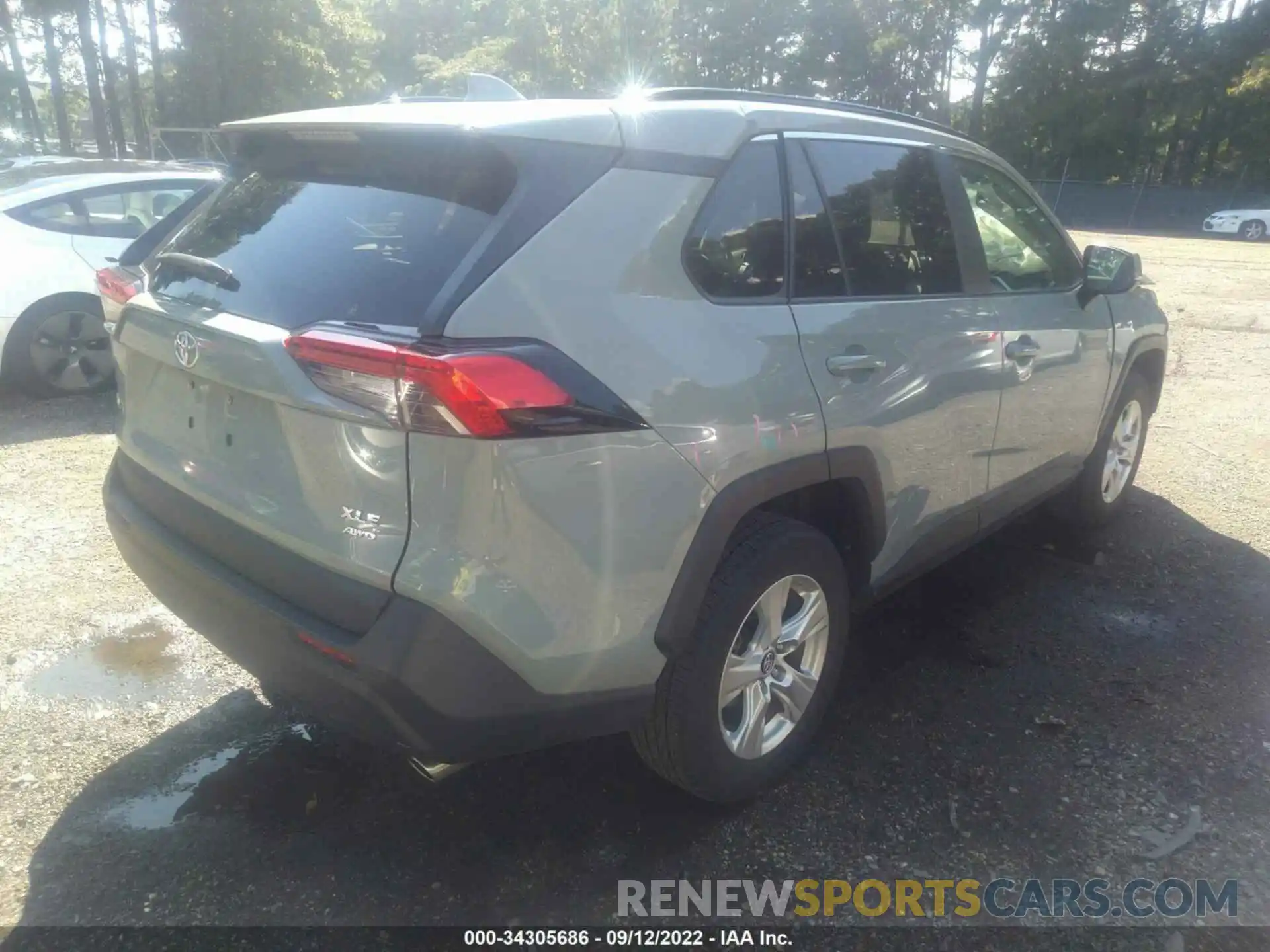 4 Photograph of a damaged car 2T3P1RFV0LW108539 TOYOTA RAV4 2020