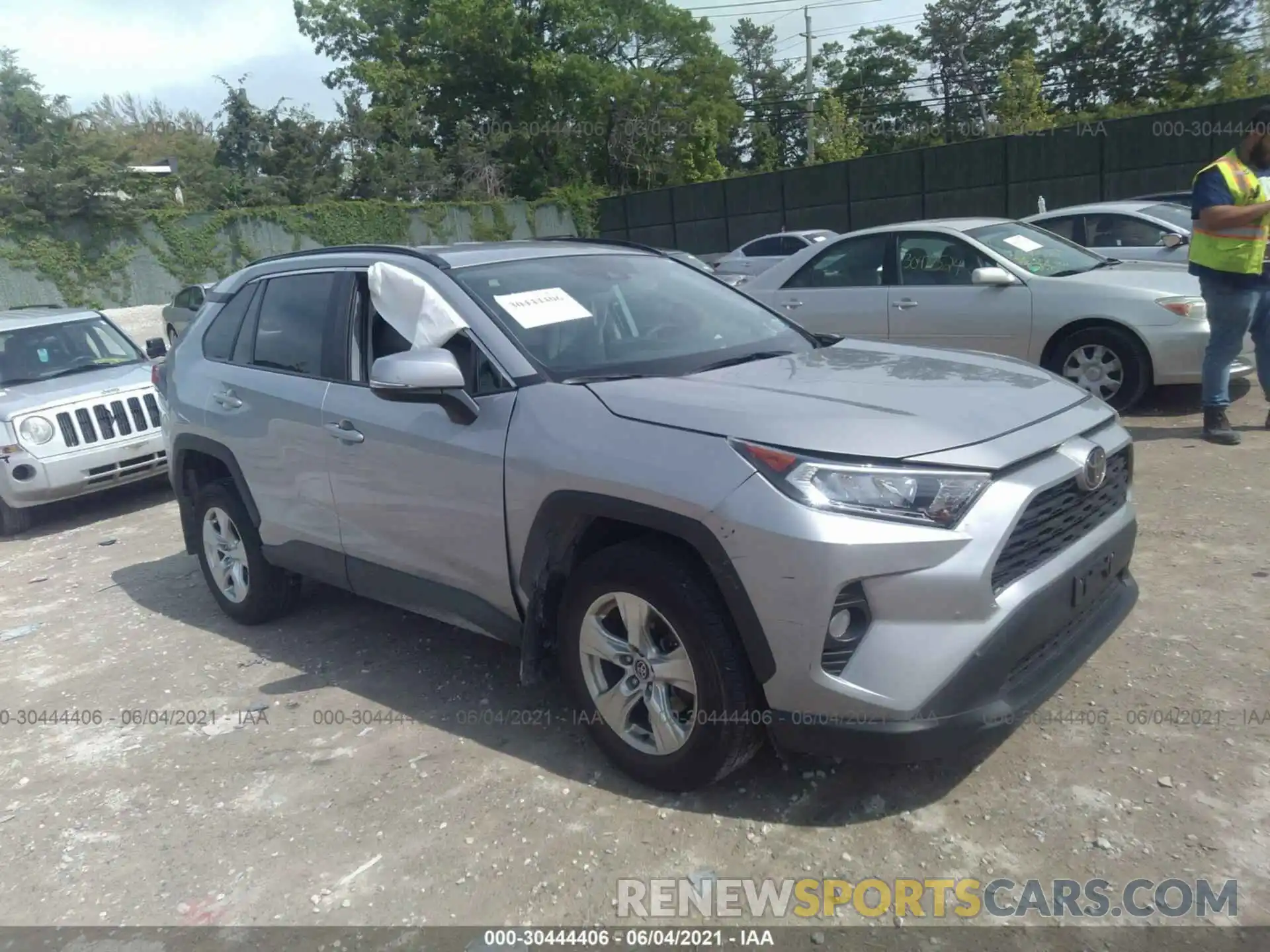 1 Фотография поврежденного автомобиля 2T3P1RFV0LW112915 TOYOTA RAV4 2020