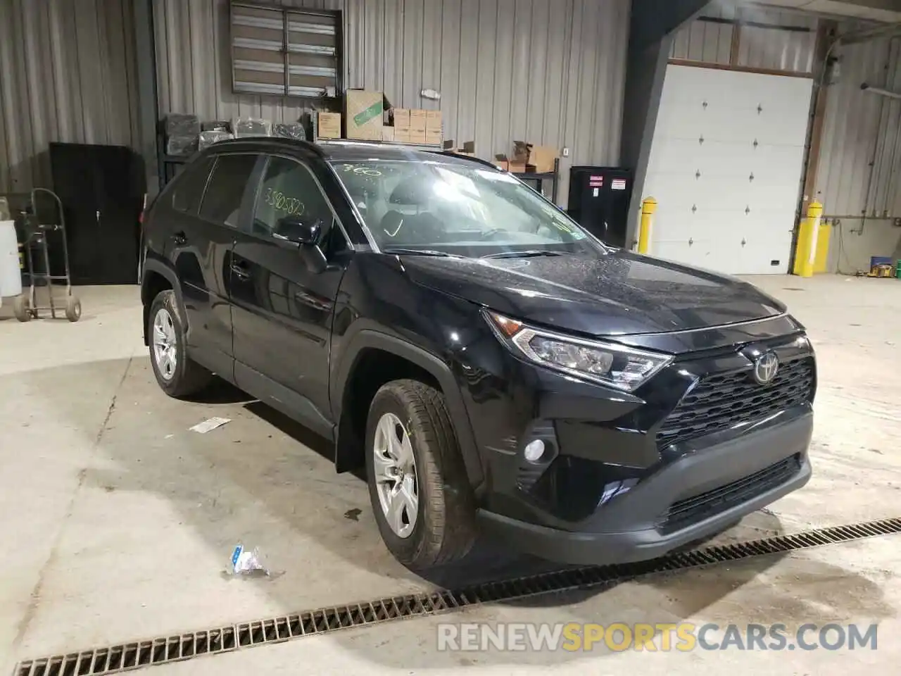 1 Photograph of a damaged car 2T3P1RFV0LW118830 TOYOTA RAV4 2020